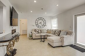 4 Mi to Hard Rock Stadium & Lakes! Elegant Home