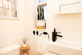 Avalon Signature Suites DT