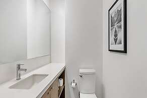 Avalon Signature Suites DT