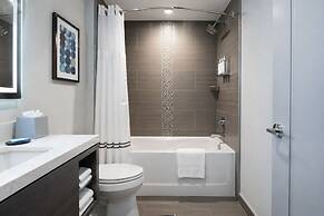 Forma Luxe Suites DT