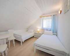 Comfortable Holiday Home, Summer Pool