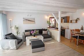 Comfortable Holiday Home, Summer Pool