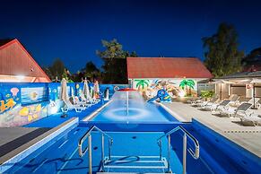 Two-story Holiday Home Right on the Beach, Pool