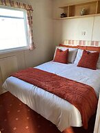 Caravan Sleeps 8 With Parking and Patio
