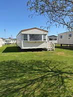 Caravan Sleeps 8 With Parking and Patio