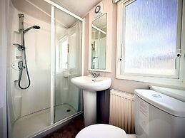 2 Bed - Sleeps 6 - Pets - Parking - Wifi