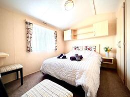 2 Bed - Sleeps 6 - Pets - Parking - Wifi