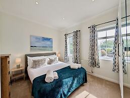 Charming 2 bed House in Pinner