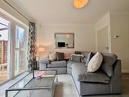Charming 2 bed House in Pinner