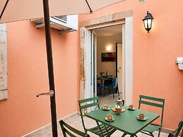 Corte dei Fiori Acquaviva Apartments