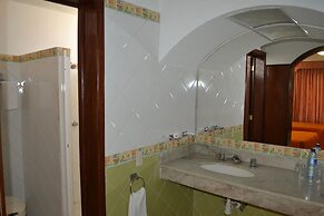 REAL HOTEL