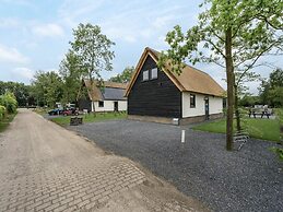 Spacious Holiday Park Villa for 10