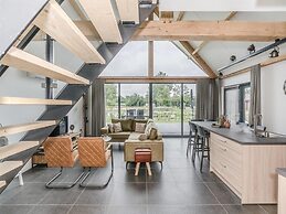 Spacious Holiday Park Villa for 10
