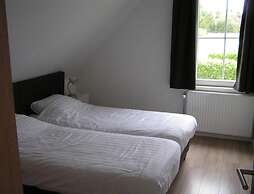 Spacious Holiday Park Villa for 10