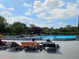 Spacious Holiday Park Villa for 10