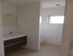 Spacious Holiday Park Villa for 10