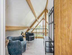 Spacious Holiday Park Villa for 10