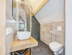 Spacious Holiday Park Villa for 10