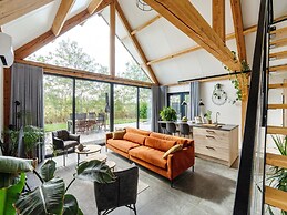 Spacious Holiday Park Villa for 10