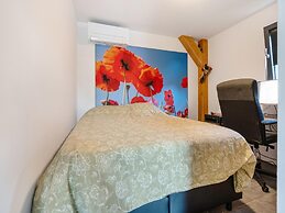 Spacious Holiday Park Villa for 10