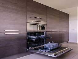 Spacious Holiday Park Villa for 10