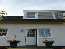 Spacious Holiday Park Villa for 10