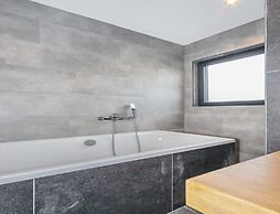 Spacious Holiday Park Villa for 10