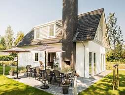 Spacious Holiday Park Villa for 10