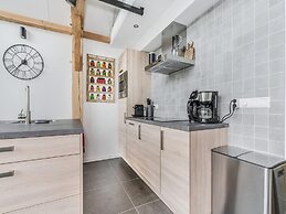 Spacious Holiday Park Villa for 10