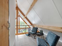 Spacious Holiday Park Villa for 10