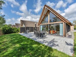 Spacious Holiday Park Villa for 10