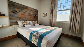 Alexandra Hotel