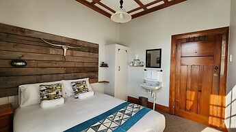 Alexandra Hotel