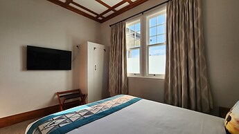 Alexandra Hotel