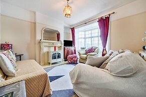 Ambleside Cottage with free private parking