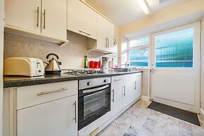 Ambleside Cottage with free private parking