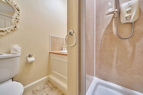 Ambleside Cottage with free private parking