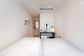HOTEL LETS Pop