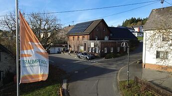 Race & Rest Apartments