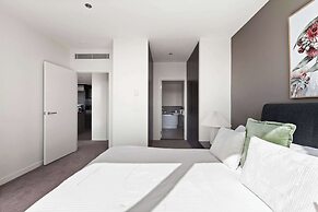 Harbour View 2BR Docklands Apt Near Marvel Stadium