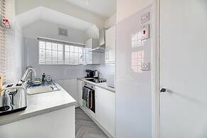 Glendale House by Guestz