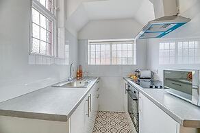 Glendale House by Guestz