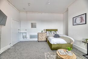 Glendale House by Guestz