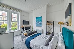 Glendale House by Guestz