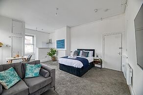 Glendale House by Guestz