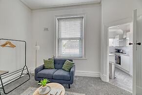 Glendale House by Guestz