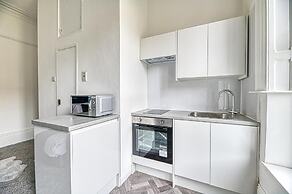 Glendale House by Guestz