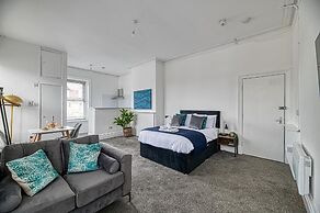 Glendale House by Guestz