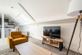 Old Dutch Embassy by Guestz