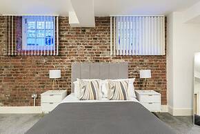 Old Dutch Embassy by Guestz
